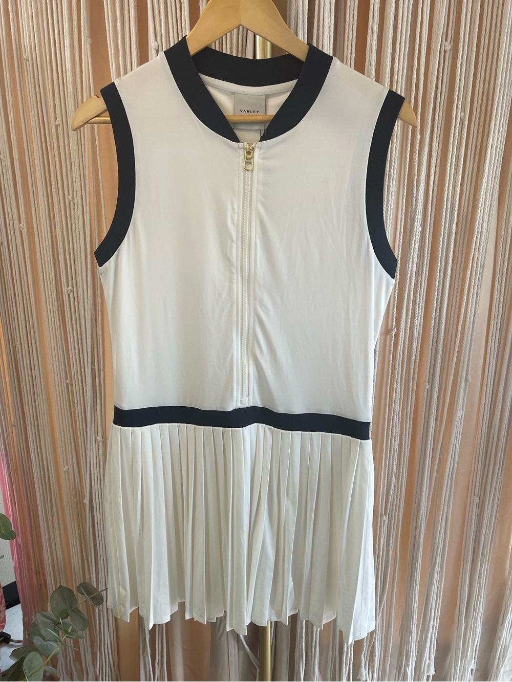 Varley Ardine Tennis Dress NWT White Navy Pleated Zip Mini Size L activewear